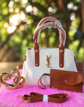Bolsa Feminina Branca com Detalhes Caramelo – Elegância e Versatilidade